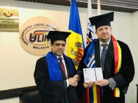 Înmânarea diplomei de master domnului Ambasador Extraordinar și Plenipotențiar al Statului Qatar în Republica Moldova, E.S. Hamad Rashid H.M. AL-ATHBI
