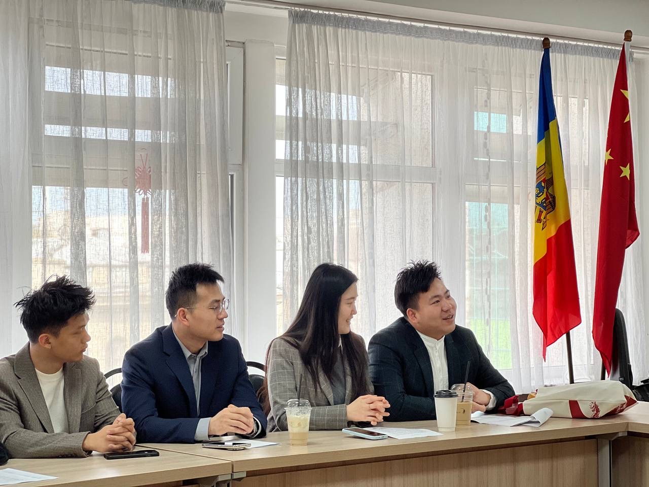 𝐔𝐋𝐈𝐌 𝐚 𝐠ă𝐳𝐝𝐮𝐢𝐭 𝐮𝐧 𝐝𝐢𝐚𝐥𝐨𝐠 𝐚𝐜𝐚𝐝𝐞𝐦𝐢𝐜 𝐝𝐞𝐝𝐢𝐜𝐚𝐭 𝐝𝐢𝐩𝐥𝐨𝐦𝐚ț𝐢𝐞𝐢 𝐩𝐮𝐛𝐥𝐢𝐜𝐞 ș𝐢 𝐜𝐮𝐥𝐭𝐮𝐫𝐚𝐥𝐞 𝐚 𝐂𝐡𝐢𝐧𝐞i